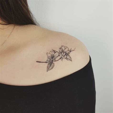 tatuajes para mujer en los pechos|Tatuajes Bonitos para Mujer en el Pecho: Ideas Elegantes y ...